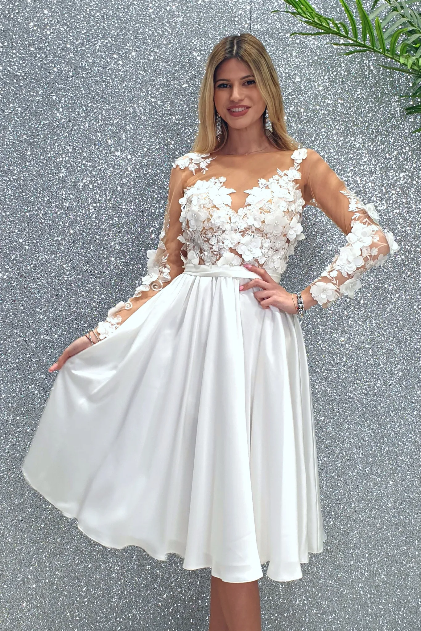 Abito bianco princess midi con corpetto in tulle a fiori 3 D e gonna svasata