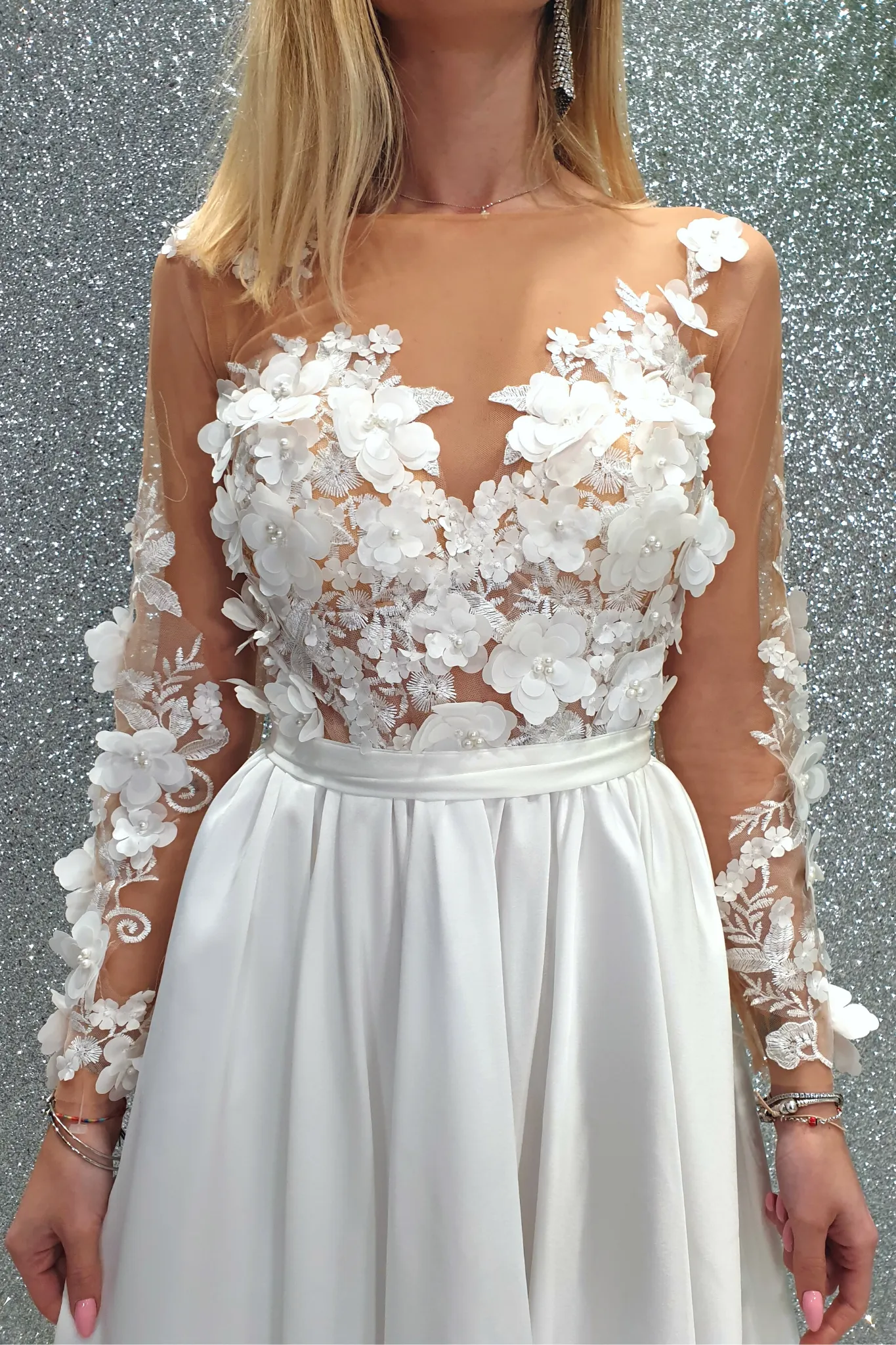 Abito bianco princess midi con corpetto in tulle a fiori 3 D e gonna svasata