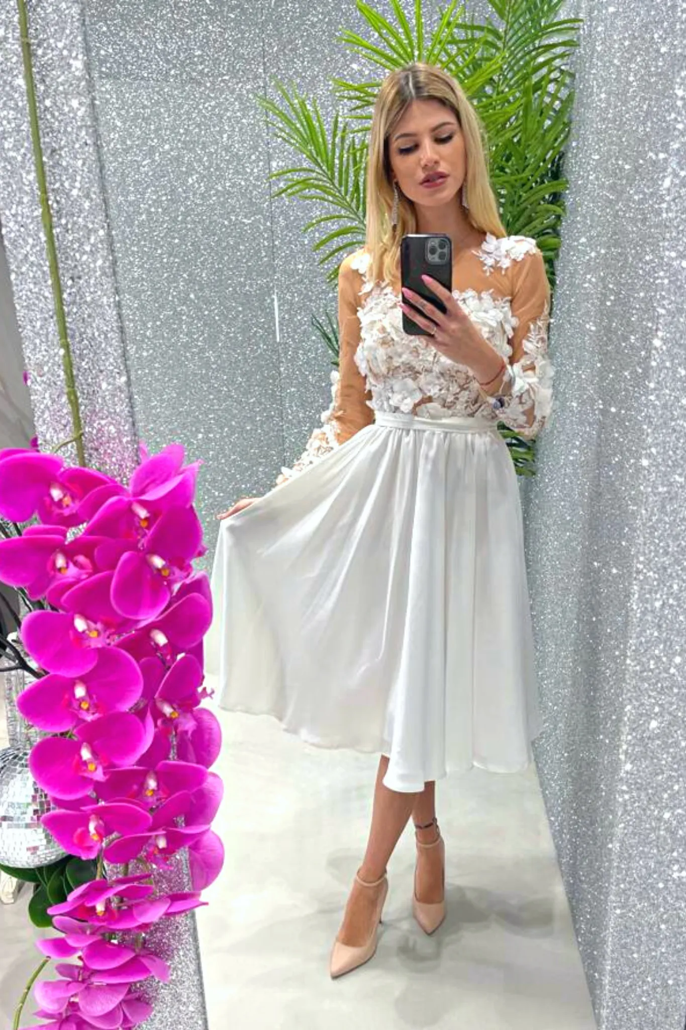 Abito bianco princess midi con corpetto in tulle a fiori 3 D e gonna svasata