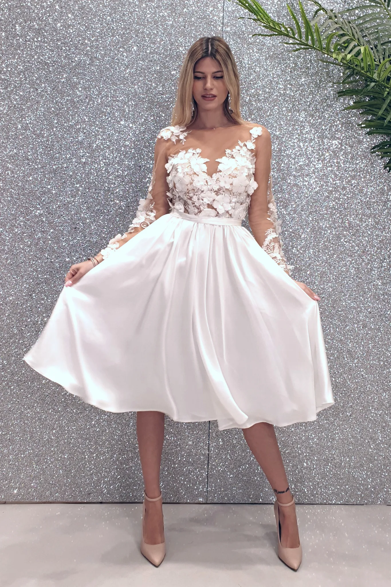 Abito bianco princess midi con corpetto in tulle a fiori 3 D e gonna svasata