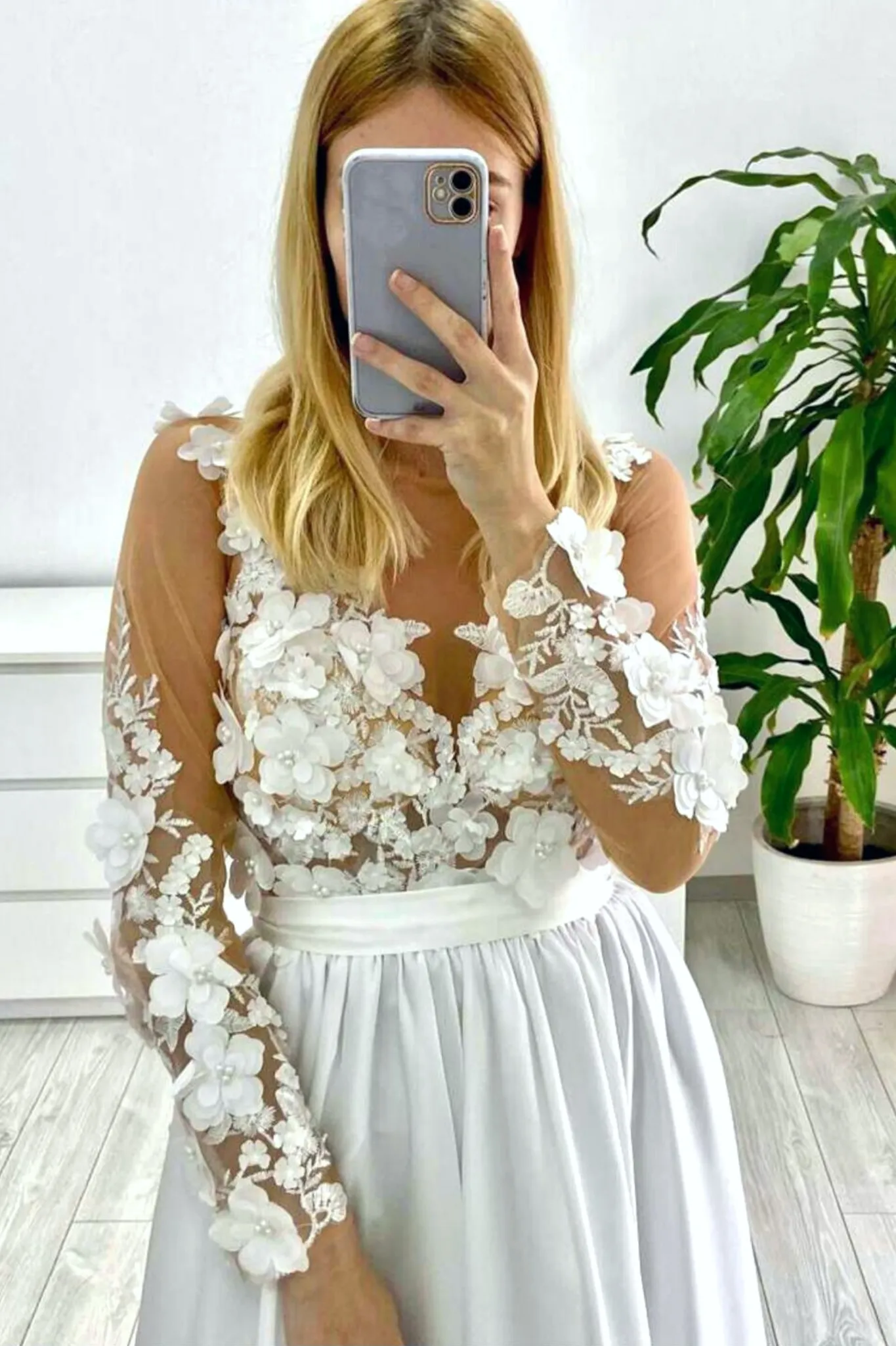 Abito bianco princess midi con corpetto in tulle a fiori 3 D e gonna svasata