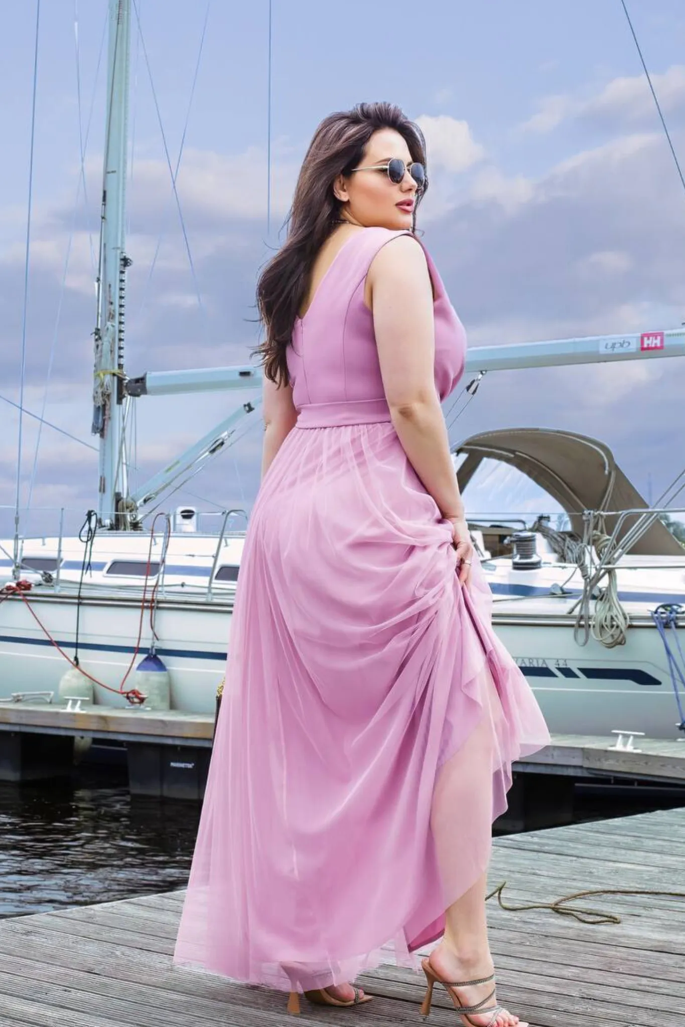 Abito lungo svasato rosa donne curvy con scollo a V e gonna in tulle