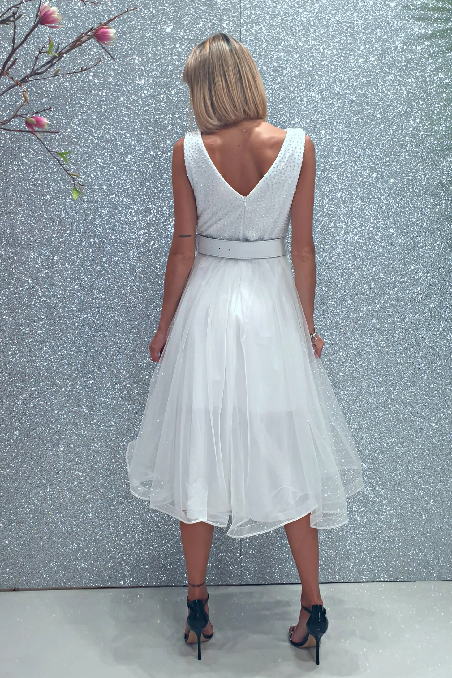 Abito princess bianco in tulle con corpetto a pois glitterati e cintura regolabile