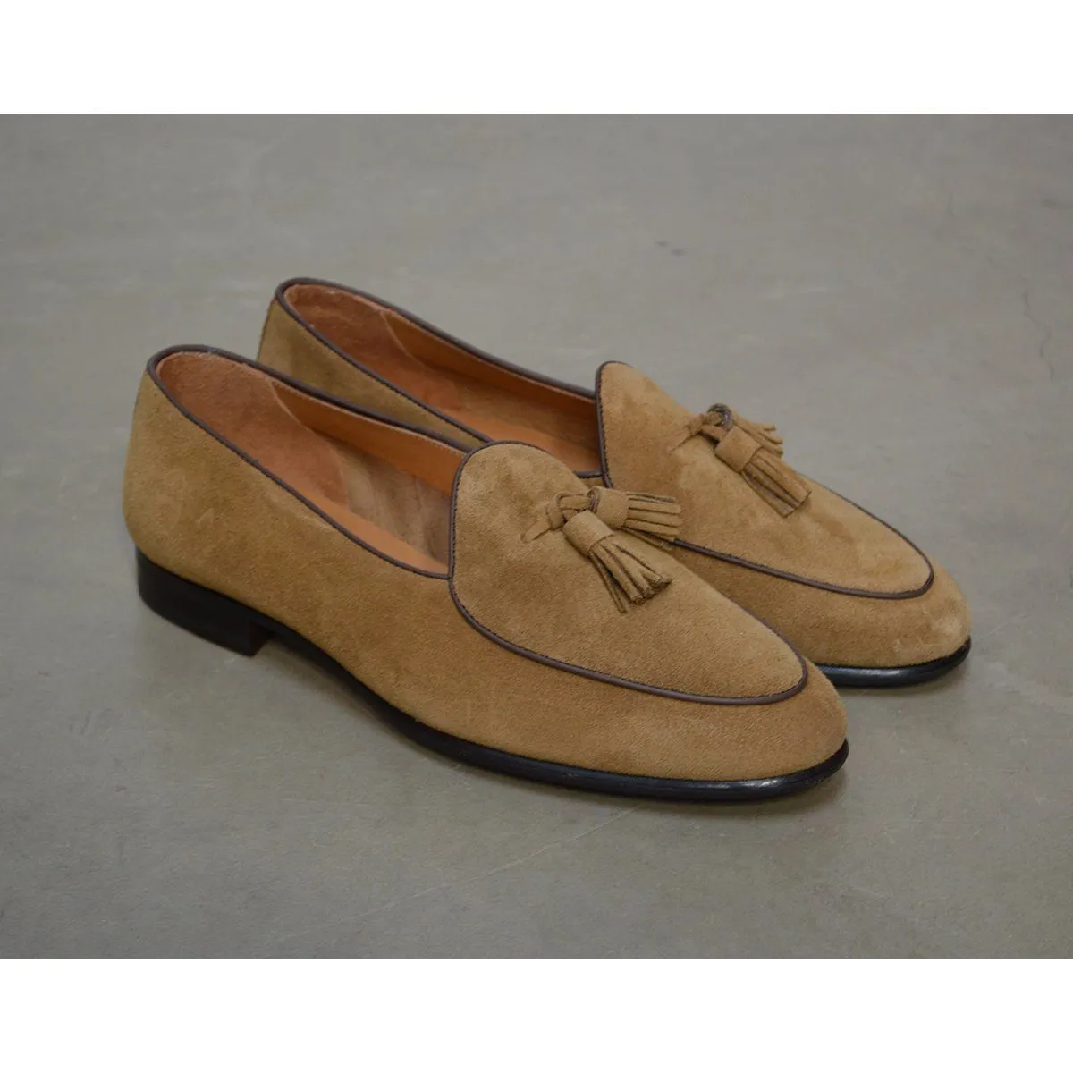 Berwick 1707 Tassel Belgian Loafer (5084) -Kudu Reverse Suede In Peanut