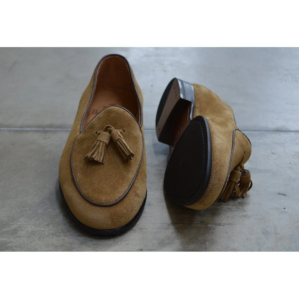 Berwick 1707 Tassel Belgian Loafer (5084) -Kudu Reverse Suede In Peanut