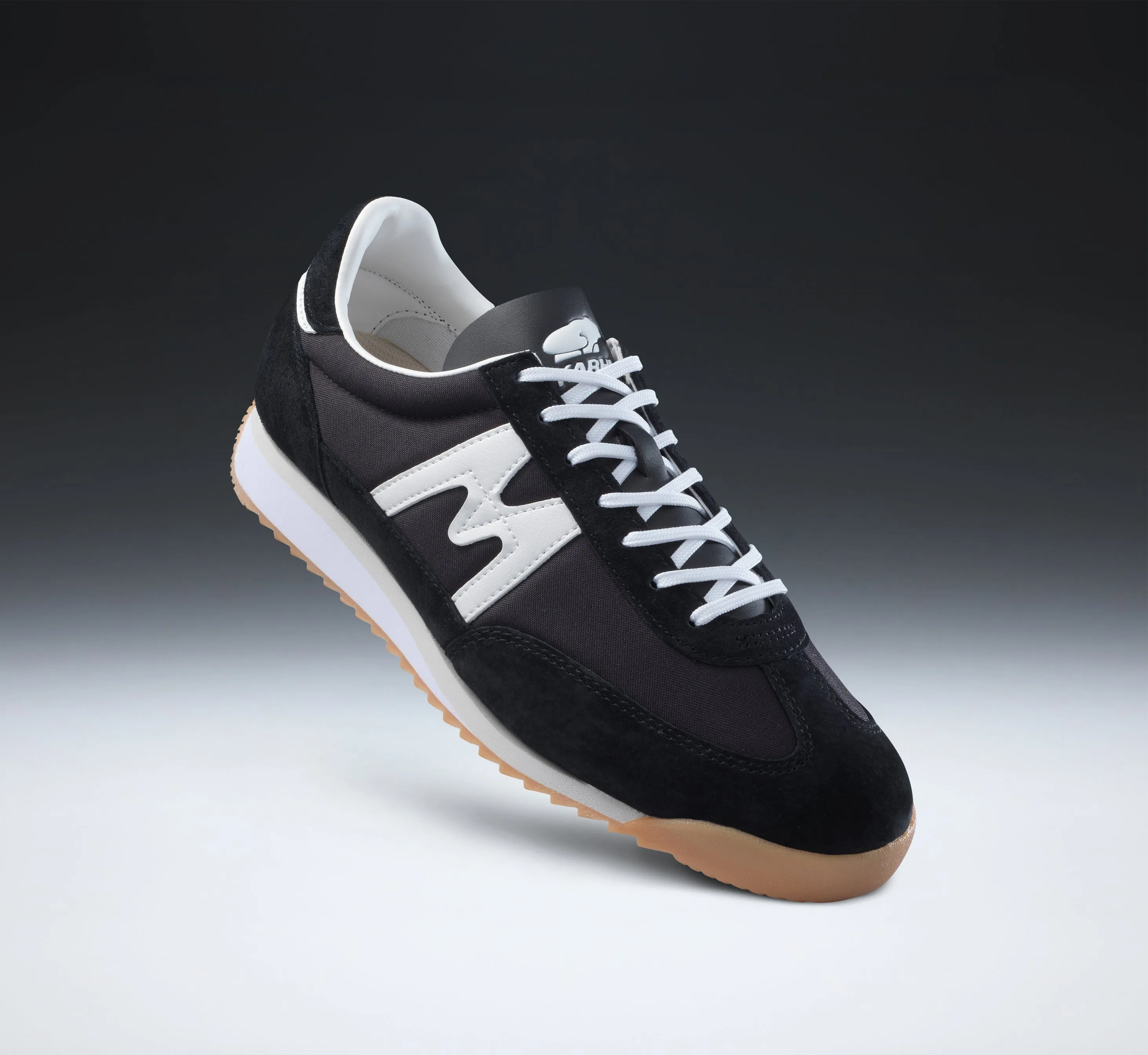 Karhu Mestari Black / White