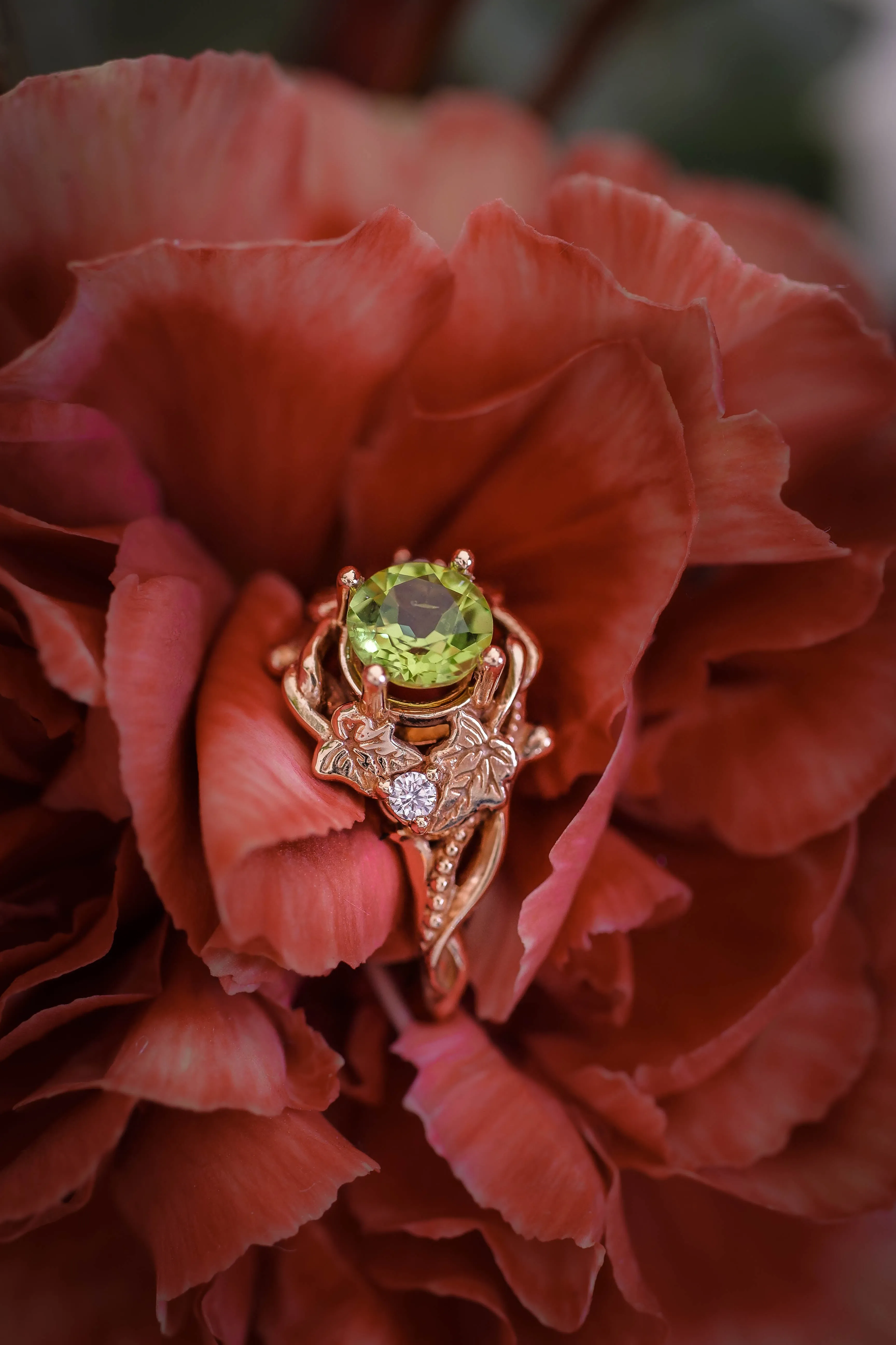 Peridot engagement ring with diamonds / Ivy Undina