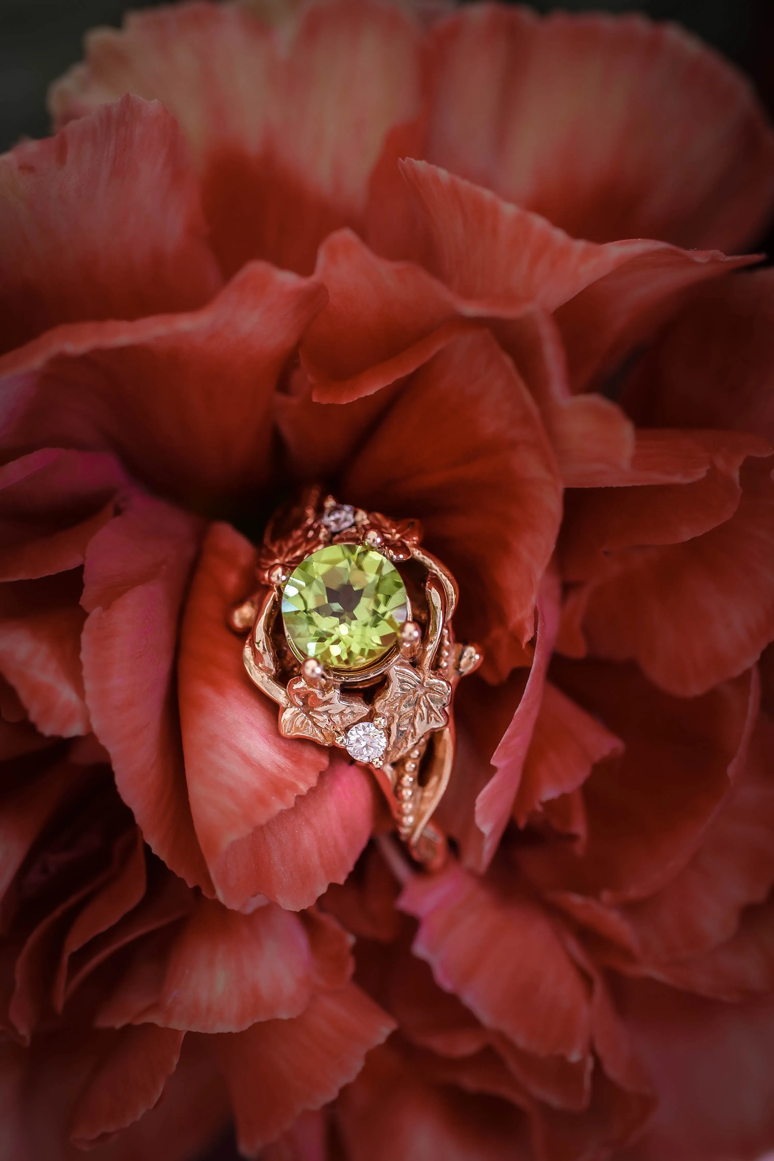 Peridot engagement ring with diamonds / Ivy Undina