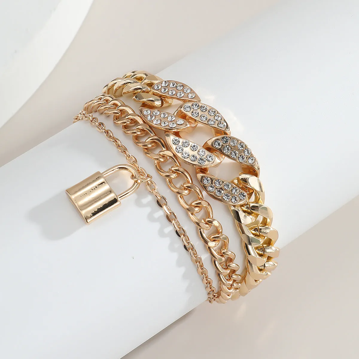 Sparkling Lock-Shaped Rhinestone Chain Bracelet - Add a Touch of Glamour to Your Look!